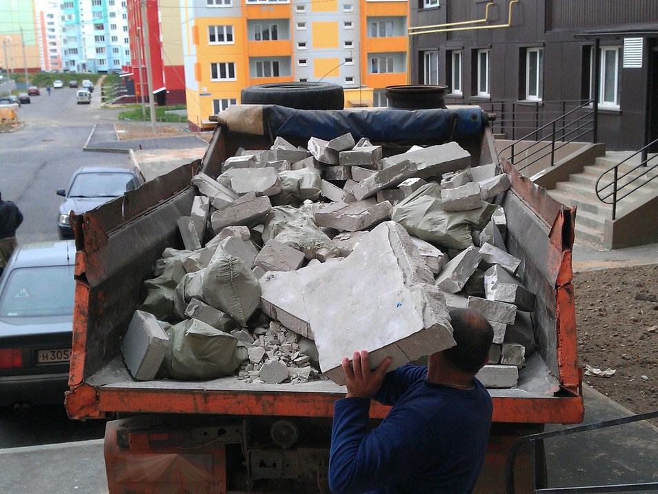Вывоз строительного мусора по выгодной цене за тонну